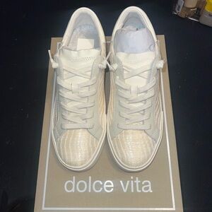 NEW - dolce vita sneaker